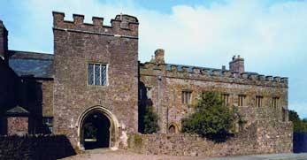 castle-tiverton